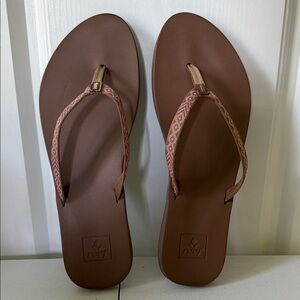 Reef Women's Brown Sandal with Rose-Brown Woven Straps (sz 9)